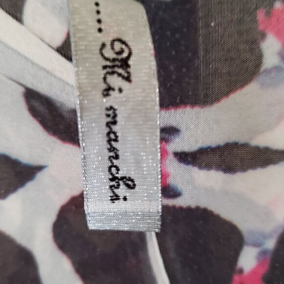 Mi Manchi Floral Low-Cut V-Neck Short Flutter Sleeve - Soft & Silky Material - Picture 4 of 4